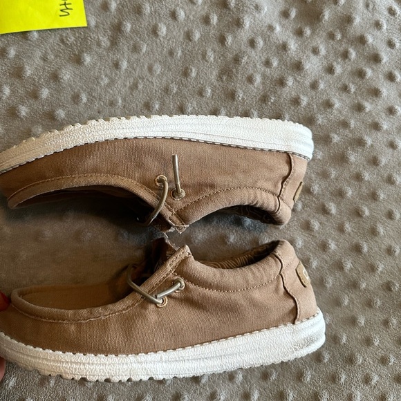 Hey Dude Other - Boys hey dudes tan size 2